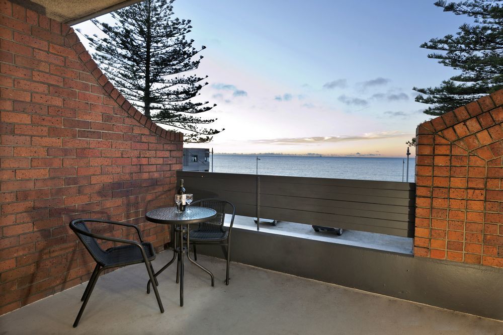 Beachfront Voyager Motor Inn 버니 외부 사진