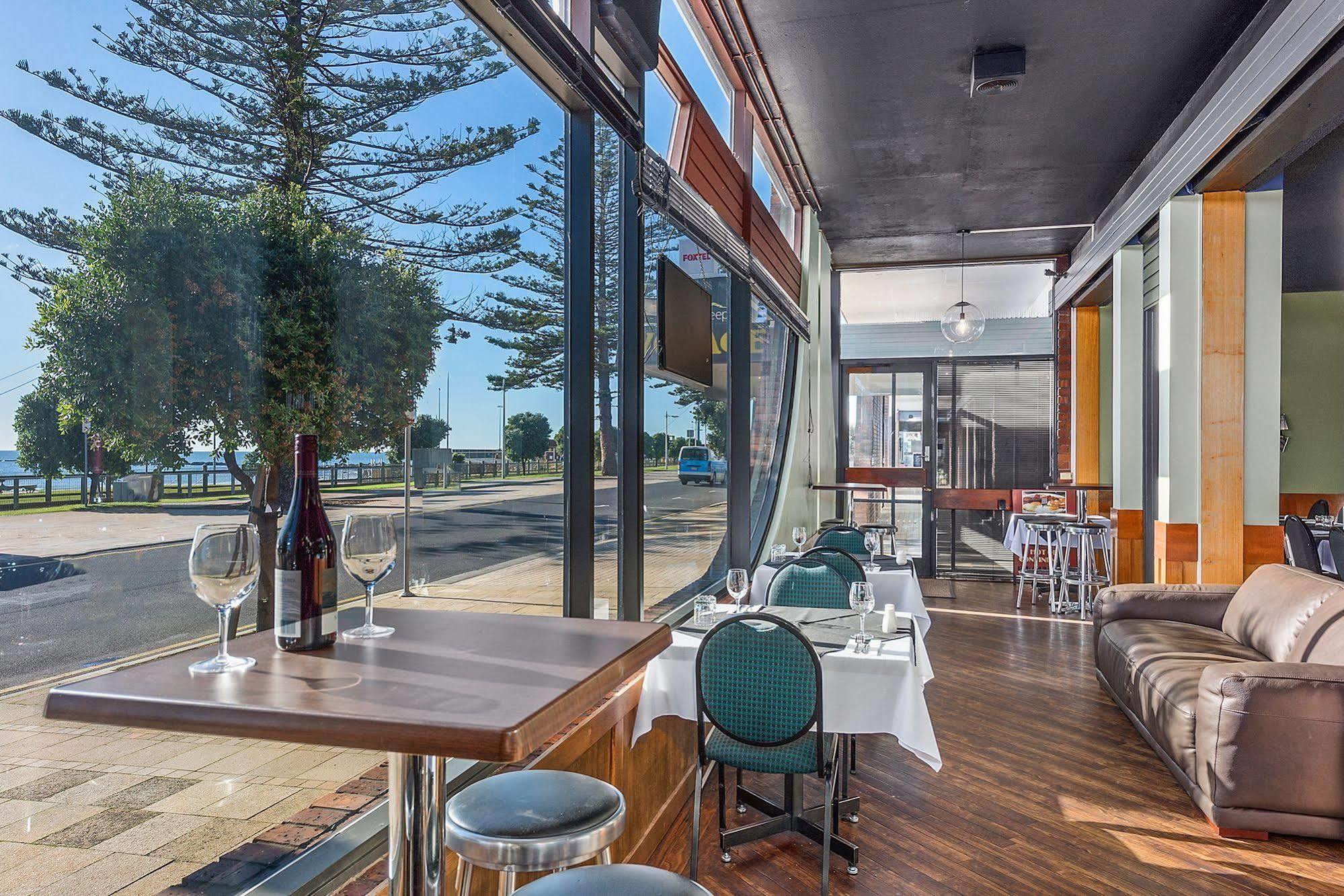 Beachfront Voyager Motor Inn 버니 외부 사진
