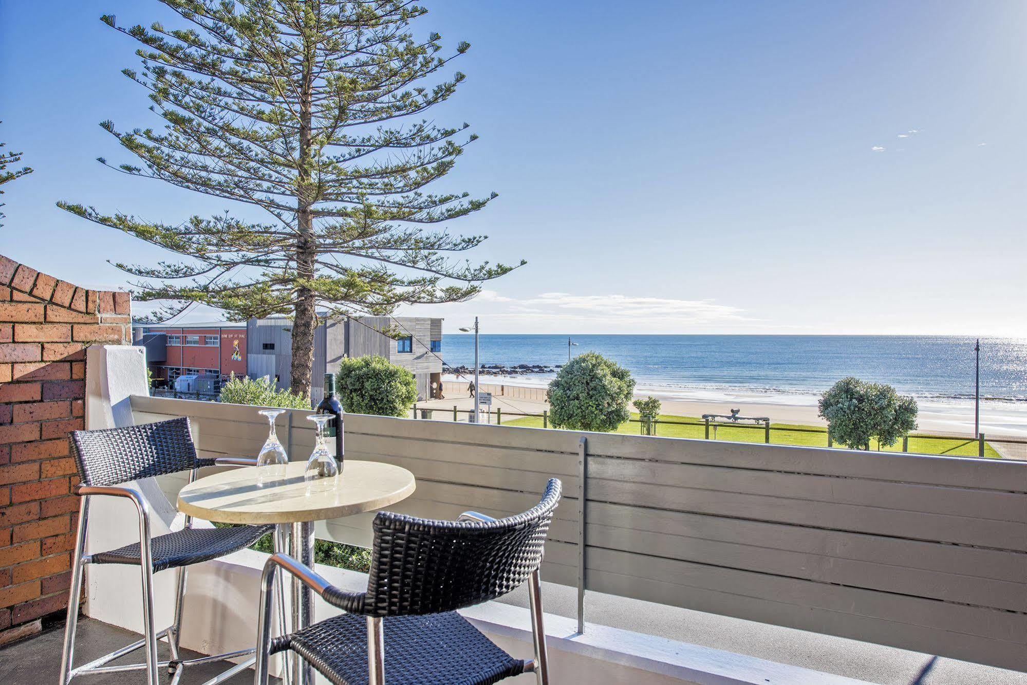 Beachfront Voyager Motor Inn 버니 외부 사진