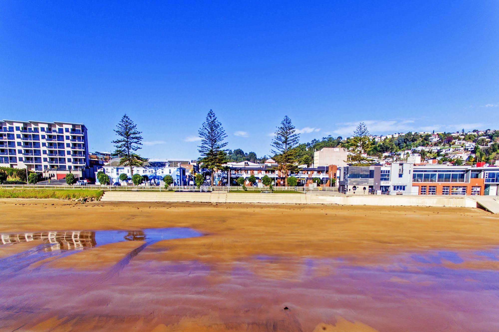 Beachfront Voyager Motor Inn 버니 외부 사진